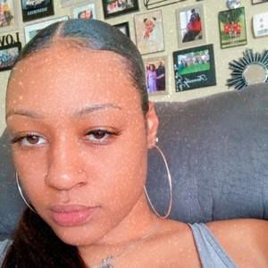 Meet your Posher, Mia